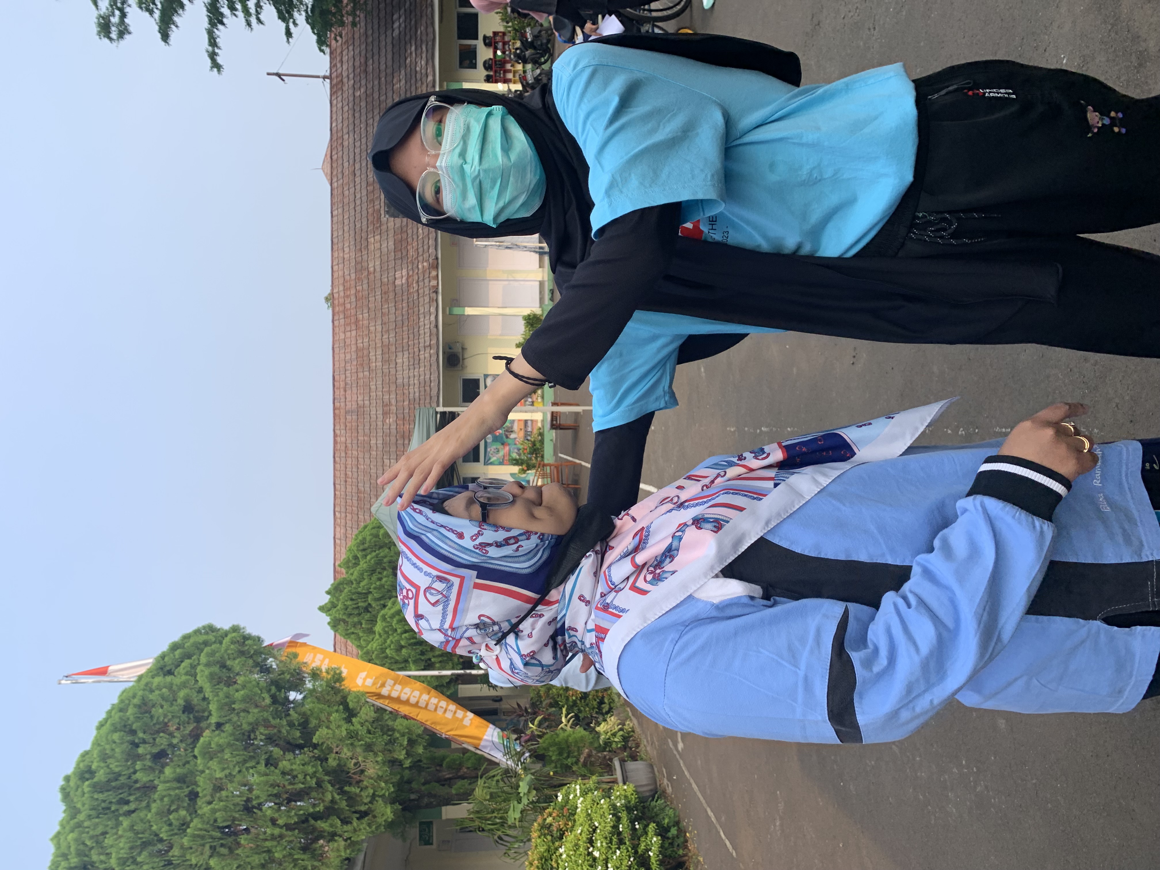 3) Kak Syifa dan Kak Elisa