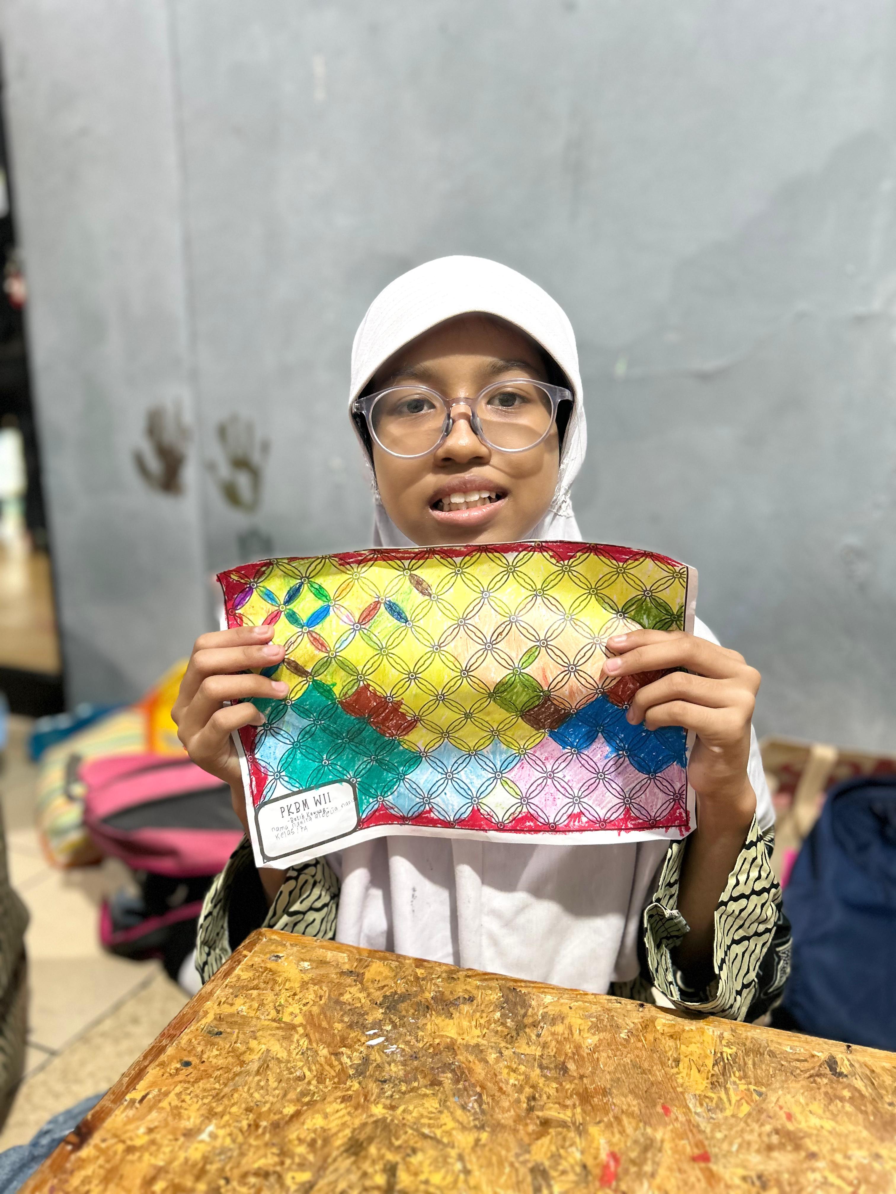 7) Nakita dan Batik Kuning